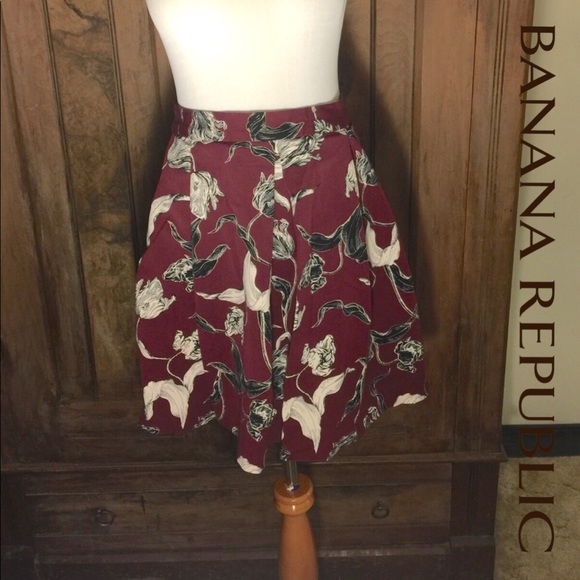 Banana Republic Dresses & Skirts - Banana Republic Pleated Skirt